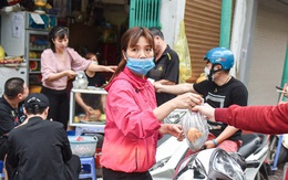 Quán bánh mì bảo thủ thời bao cấp mỗi buổi sáng hết bay 400 cái