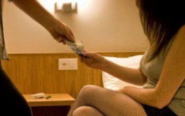 Nữ tiếp viên nhà hàng ở trung tâm TP.HCM bán dâm 2,5 triệu đồng/lượt