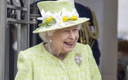 Hình ảnh tươi cười của Nữ hoàng Anh sau 5 tháng ở ẩn và thông điệp sâu sắc đến vợ chồng Meghan Markle và Harry