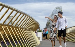 Giá rẻ hiếm có, khách tranh thủ đi chơi trước kỳ nghỉ 30/4-1/5