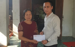 Báo Gia đình và Xã hội trao tiền bạn đọc ủng hộ đến hoàn cảnh khó khăn ở Hà Tĩnh