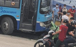 Hà Nội: Xe buýt lao lên vỉa hè, tông chết người đi bộ