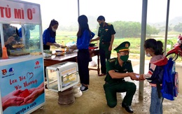 “Tủ mì yêu thương” ấm lòng đồng bào vùng biên giới ở Thừa Thiên Huế