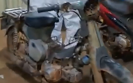 Đi xe "cà tàng" vượt 2000km về quê, đôi vợ chồng vỡ òa khi nhận được món quà đặc biệt của mạnh thường quân trên đường