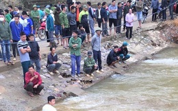 Tìm thấy thi thể em học sinh tập đi xe đạp bị ngã xuống cống ngầm