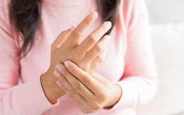 Thường xuyên bị tê mỏi tay, hãy cảnh giác vì nó có thể là dấu hiệu của 5 căn bệnh nguy hiểm này