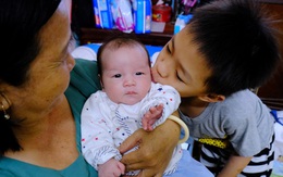 Chuyện về bé "Vít" bị bỏ rơi ở nhà hoang trong chiều mưa tại tâm dịch TPHCM