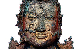 Mò mẫm đáy "sông vàng", ngư dân phát hiện bức tượng Phật nạm ngọc trị giá chục tỷ đồng, mở đường tìm về quá khứ vương triều bí ẩn nhất thế giới