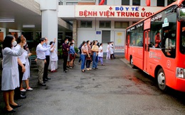 Bệnh viện TW Huế tiếp tục "chi viện" nhân viên y tế vào TP HCM chống dịch 