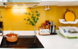 Căn bếp nhỏ ngập nắng ấm với cách decor vô cùng dễ thương của mẹ đảm Sài Gòn