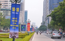 Đường phố Hà Nội rực rỡ pano, áp phích chào mừng kỷ niệm 67 năm Ngày Giải phóng Thủ đô
