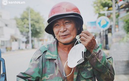Xúc động câu chuyện đôi vợ chồng già chạy xe ba gác ở Sài Gòn, con trai là bác sĩ tuyến đầu: "Bố mẹ chỉ mong sớm có bữa cơm quây quần"