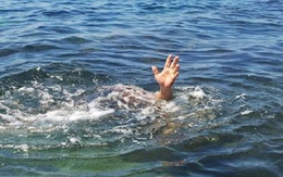 Hai cháu bé trong một gia đình đuối nước tử vong