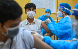 286 trường ở Hà Nội tiêm vaccine COVID-19 cho hơn 300.000 học sinh 15-17 tuổi