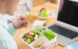 6 sai lầm tai hại khi ăn trưa dân văn phòng rất hay mắc
