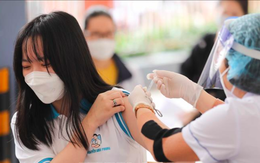 Sáng mai 27/11, Hà Nội tiêm vaccine COVID-19 cho học sinh lớp 9