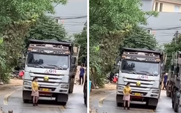 Người phụ nữ thong thả bước dù xe tải "hạng nặng" đang đi áp sát phía sau khiến nhiều người ức chế