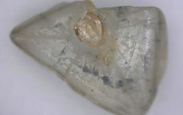 Tìm thấy viên kim cương lồng trong kim cương 1.400 triệu năm siêu hiếm