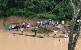 Đi cắt cỏ cho bò, người phụ nữ rơi xuống dòng nước lũ tử vong