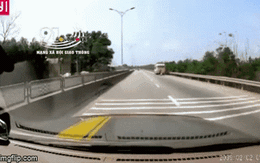 Đâm vào xe khách, thanh niên văng ra trước đầu ô tô, tài xế ôm đầu nhìn hiện trường