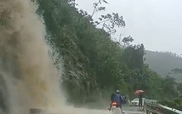 "Lạnh người" với dòng thác bất ngờ xuất hiện, đe dọa người đi đường