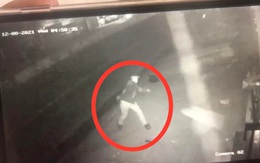 Kẻ lạ mặt liên tục tạt sơn vào một cửa hàng ở Bình Dương, nhắn tin đe dọa người phụ nữ