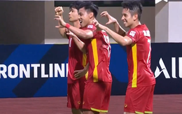 Thắng "ngon lành" Malaysia với tỉ số 3-0, tuyển Việt Nam ăn mừng kiểu "người sói"