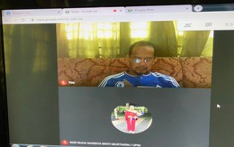 Thầy giáo già háo hức chuẩn bị cho buổi dạy online đầu tiên, kết cục bất ngờ sau đó lại khiến dân mạng phải lặng người suy ngẫm