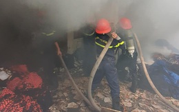 Nghệ An: Kịp thời giải cứu 2 người mắc kẹt trong đám cháy

