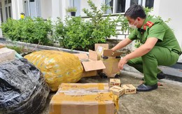 Bí mật trong kho hàng của người đàn ông chuyên nhận đồ chuyển phát