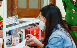 Chụp ảnh check-in khi không đeo khẩu trang, cô gái bị phạt 2 triệu