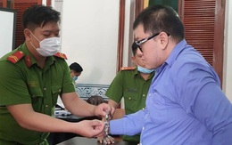 Nam thanh niên lao thẳng ô tô vào cha mẹ đối thủ để trả thù