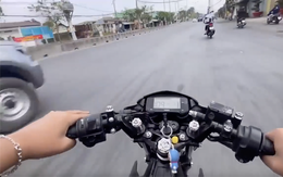 Nam thanh niên chạy xe máy với tốc độ cao để trốn CSGT còn ngang nhiên khoe "chiến tích" và cái kết “hết đường”
