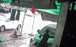 Thanh niên lái exciter lao như bay vào gầm xe tải: Hiện trường gây ám ảnh