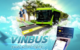 Người dân thủ đô mua vé xe buýt điện bằng thẻ BIDV Napas