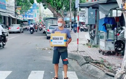 Anh Tây gạt 'sĩ diện', bán bánh lề đường mưu sinh