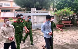 Phạt tù 2 kẻ đánh, cướp súng của cảnh sát hình sự