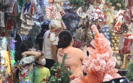 Chợ trang trí Giáng sinh lớn nhất Sài Gòn bắt đầu nhộn nhịp