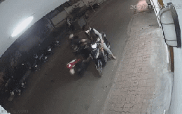 Mẹ chở con nhỏ đi canh chừng cho chồng trộm xe: Bức xúc khi xem camera an ninh