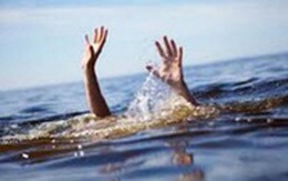 Bố nhảy xuống hồ nước cứu con, cả hai đuối nước thương tâm
