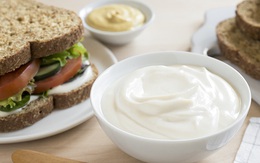 Sốt mayonnaise tự làm theo cách này ngon lạ, chỉ 5 phút là xong mà chay mặn đều dùng được