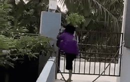 Cụ bà 100 tuổi bật tường, trèo cổng nhanh thoăn thoắt khiến dân mạng "ngả mũ" thán phục