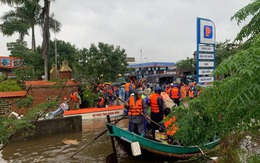 Thủ tướng tặng Bằng khen cho ngư dân Quảng Bình đưa thuyền nan vào vùng lũ cứu người