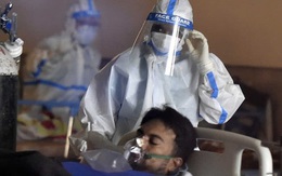 'Tình hình sẽ chỉ còn tệ hơn': Lời cầu xin tuyệt vọng đến cùng cực của bác sĩ Ấn Độ khi cứ một tiếng lại có 117 người chết