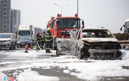 Ôtô bốc cháy, đường cao tốc Pháp Vân - Cầu Giẽ ùn tắc 4 km