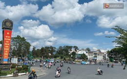Khác với cảnh kẹt xe kinh hoàng tại cửa ngõ, Đà Lạt vắng vẻ lạ thường trong ngày đầu nghỉ lễ 30/4 - 1/5