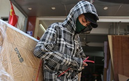 Tấm chắn, vách ngăn đắt hàng mùa dịch Covid-19