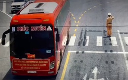 CSGT Bắc Giang đứng nghiêm chào đoàn chi viện chống dịch từ Quảng Ninh
