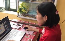 Hà Nội: Học sinh lớp 12 làm bài khảo sát bằng hình thức trực tuyến