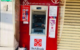 Người đàn ông nghi 'ngáo đá' đập phá hàng loạt trụ ATM ở Bình Dương